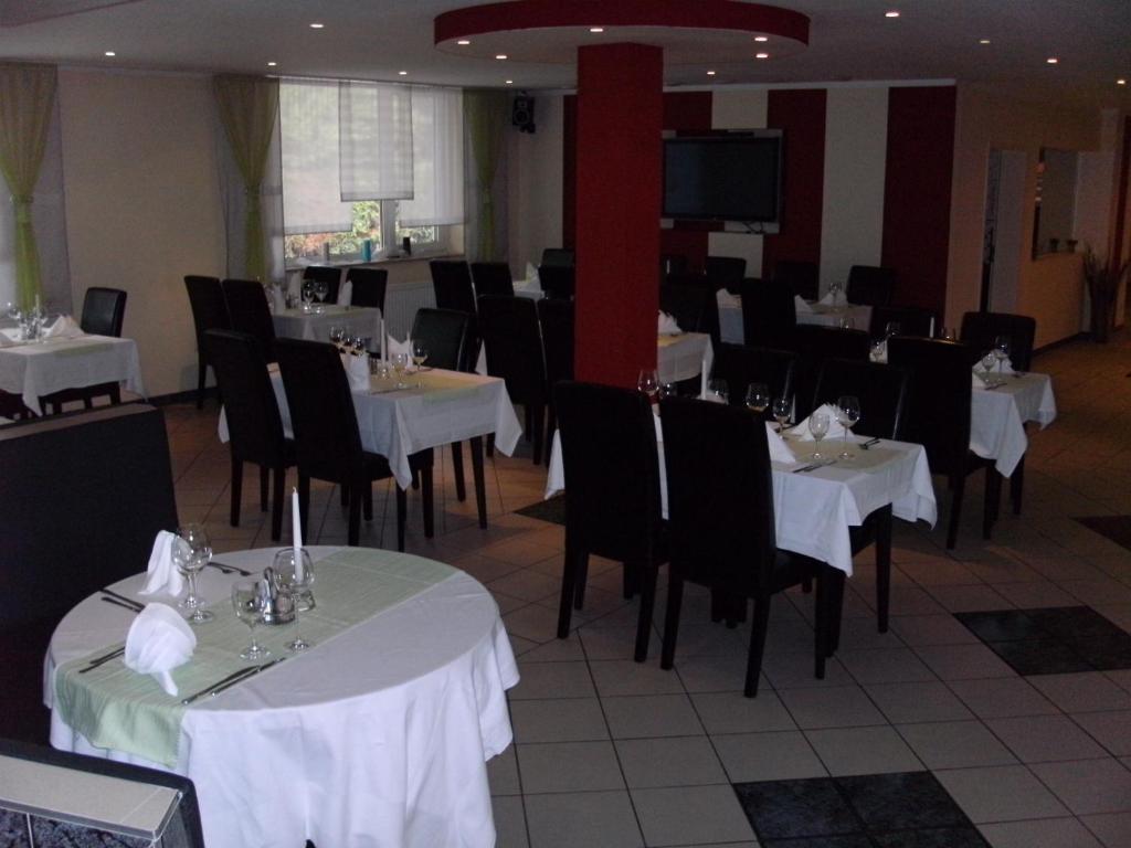 Adler Hotel *